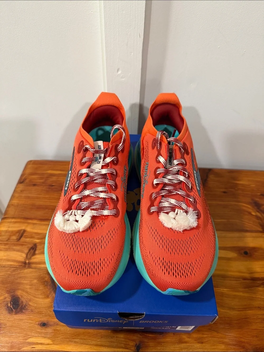 NIB Brooks Adrenaline GTS 25 Moana Run Disney Shoes